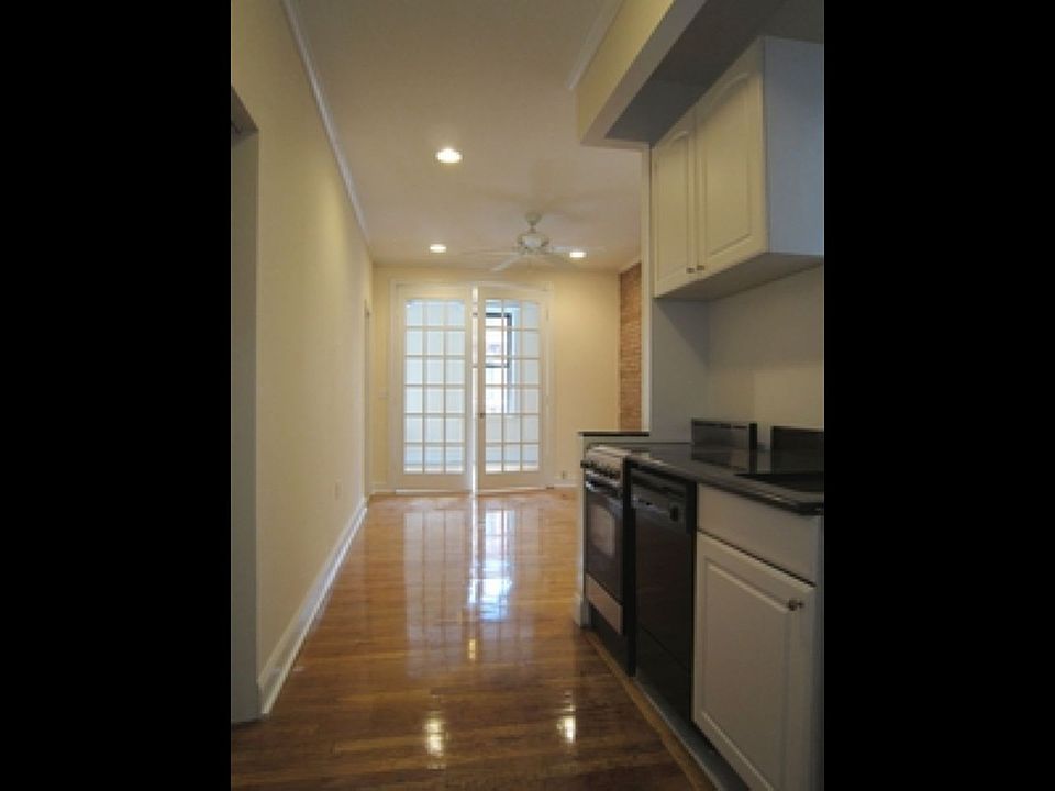 1st image of 25 E 198th St