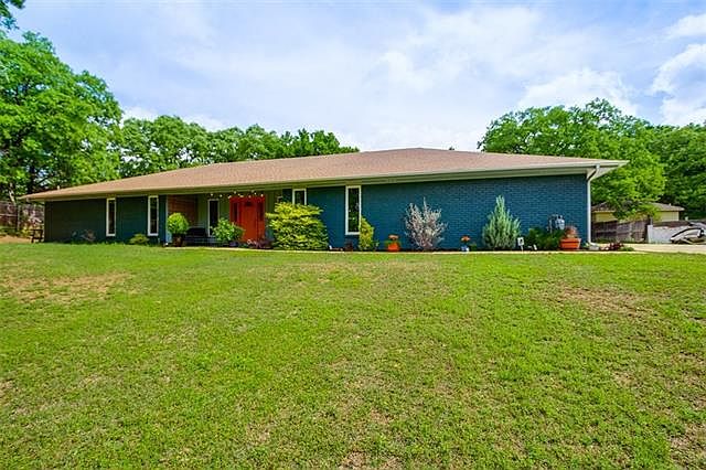 1st image of 3900 Wildwood Dr