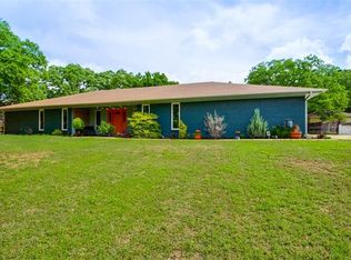 3900 Wildwood Dr, Euless, TX 76040