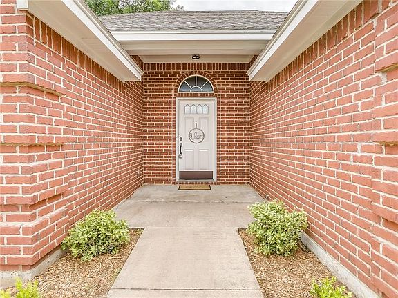 2nd image of 512 Pleasant Valley Dr