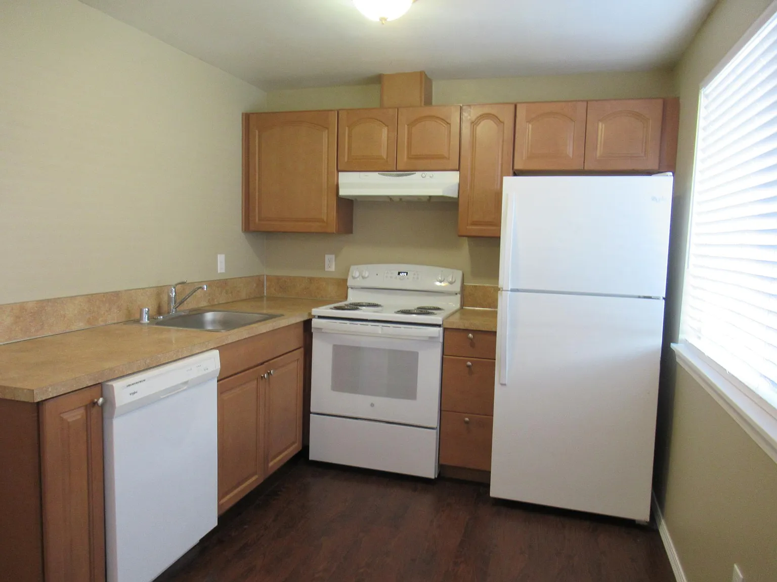 2 bed, $1,695 — Photo 2