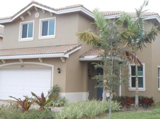 851 Palm Tree Ln, Haverhill, FL 33415