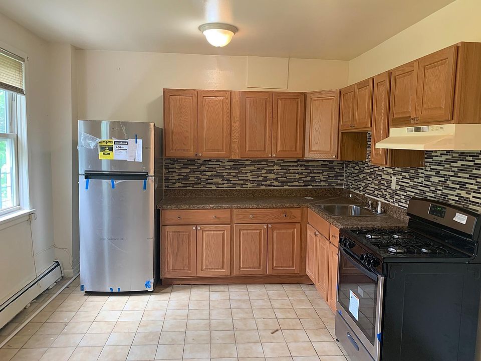 1st image of 532 E 3rd St APT 3