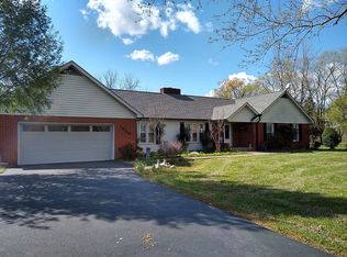 1989 Pleasant Grove Rd, Westmoreland, TN 37186