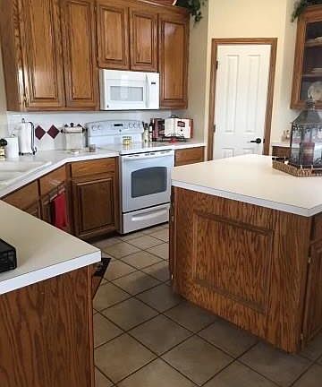 3rd image of 1609 Mesa Dr