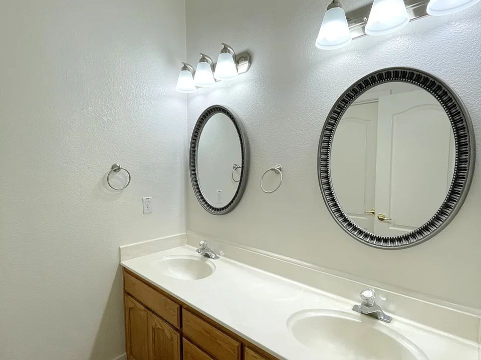 1st image of 1074 Steele Way