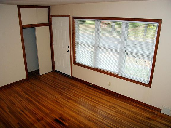 2nd image of 1458 Hazelwood St