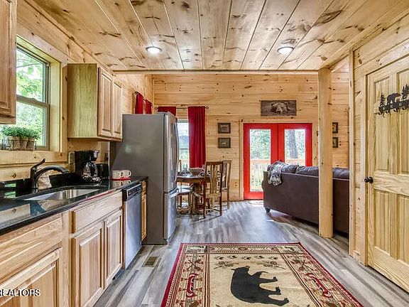 3rd image of 631 Timber Ridge Rd
