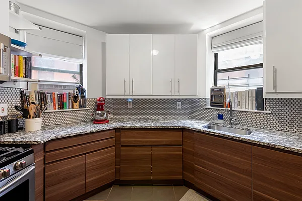 Sold by Compass | media 18