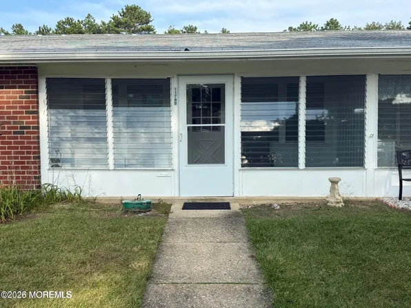 1178B Clydebank Ct, Lakewood, NJ 08701