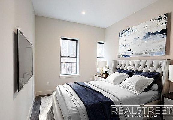 3rd image of 358 Kosciuszko St APT 2A