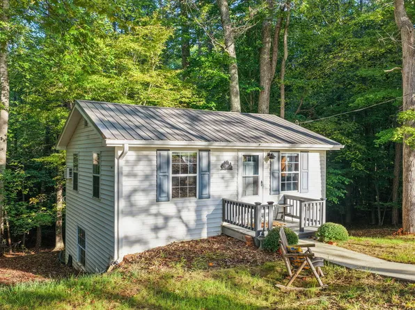 84 Wellington Dr, Clarksville, VA 23927