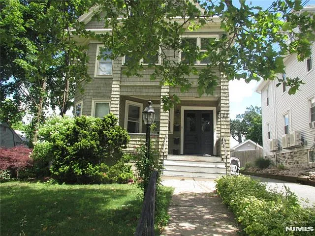 2 bed, 1.0 bath, $2,800 — Photo 2
