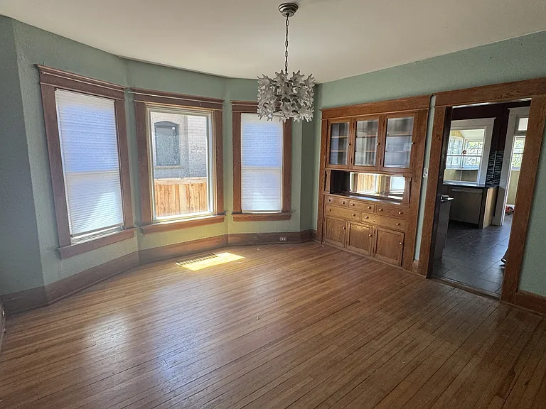 2621 N York St — Photo 7