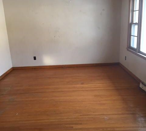 4th image of 302 5th St SE