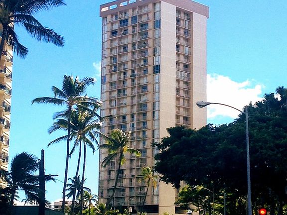 AMAZING location - close to parks, the beach, UH, shopping, 