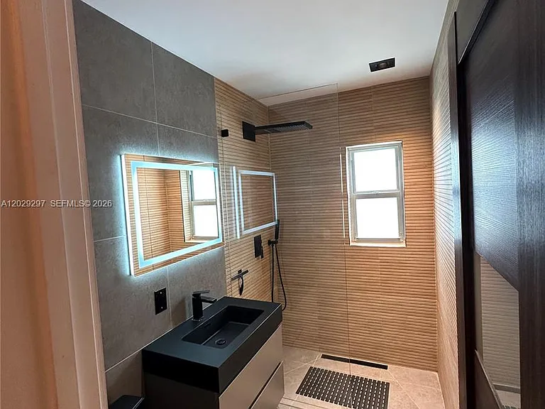 657 NE 92nd St #4E — Photo 7