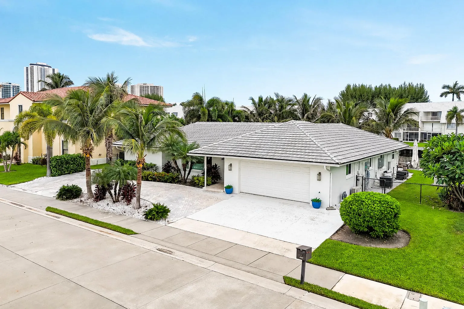 3 bed, 3.5 bath, 2105 sqft, $15,000 — Photo 1