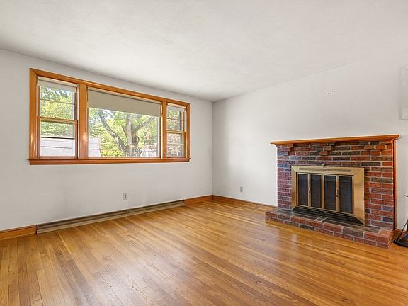 5th image of 332 Linwood St