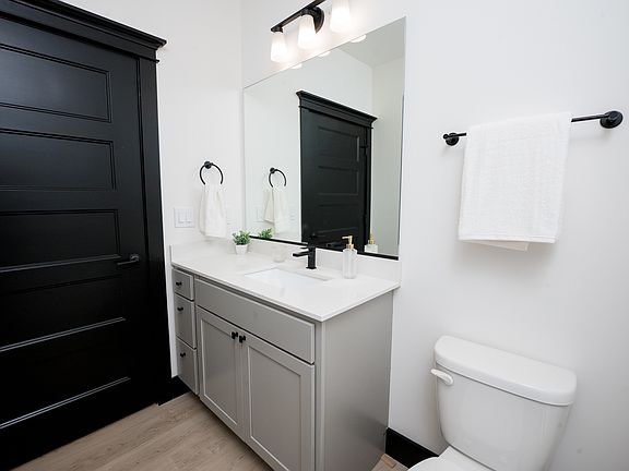 4th image of 64 E Chester St #101