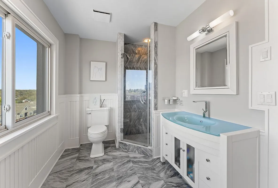 2 bed, 2.0 bath, 1421 sqft, $4,000 — Photo 3