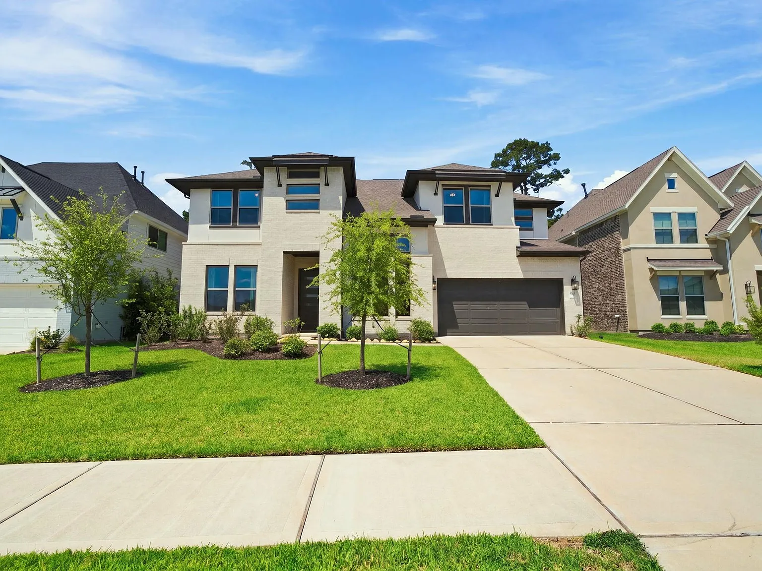 5 bed, 4.5 bath, 4680 sqft, $5,000 — Photo 2