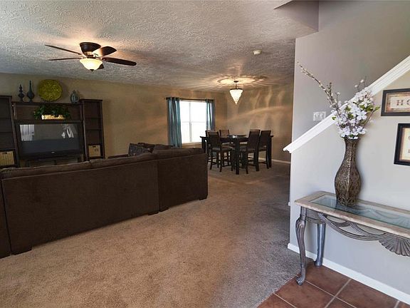 4th image of 11823 Elizabeth Ct