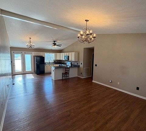 4th image of 1115 Pearl Dr