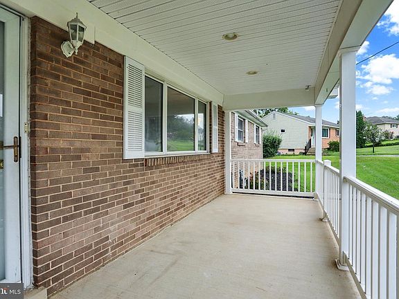 4th image of 19 E Glenwood Dr