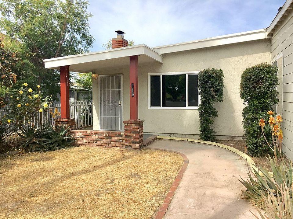 Private Gated Front Yard