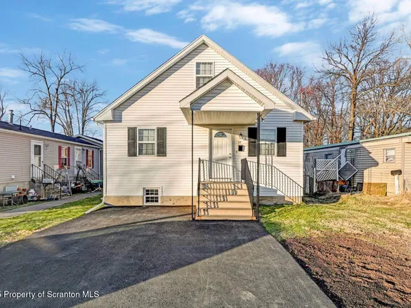 37 Olendike St, Throop, PA 18512