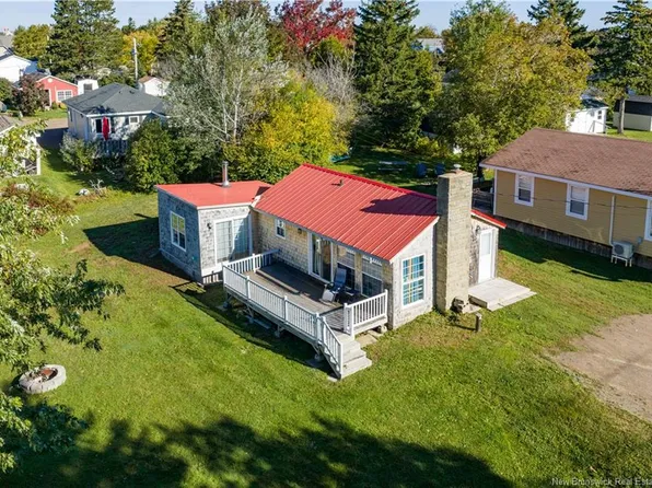 23 Sunset Ln, Shediac, NB E4P 5H2