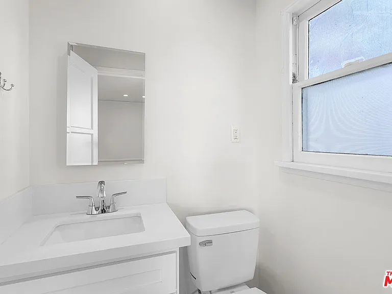 345 N Sycamore Ave #349 — Photo 23