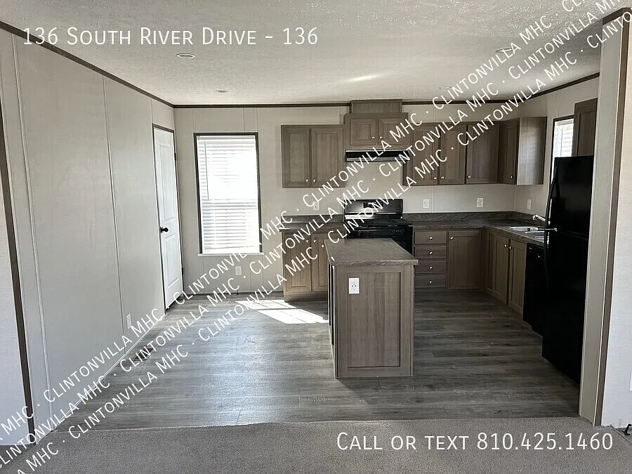 Building Photo - 136 S River Dr #136