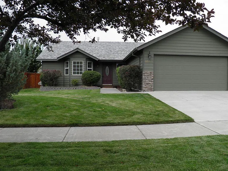 3340 NE Mendenhall Dr — Photo 1