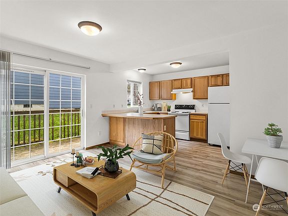 4th image of 2411 Conger Avenue NW