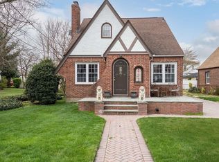 129 Belmont Pkwy, Hempstead, NY 11550