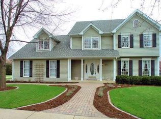 311 N Cambridge Dr, Geneva, IL 60134