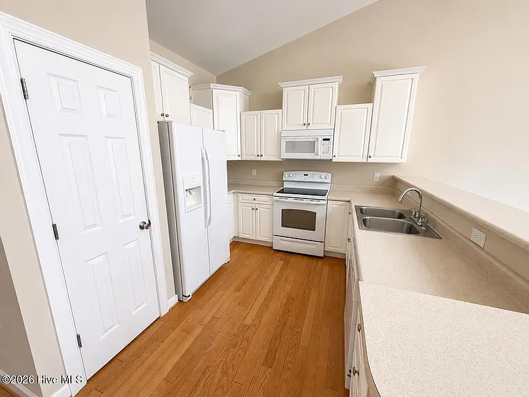 331 Monlandil Dr — Photo 3