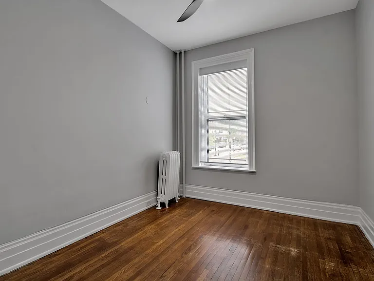 215 Allen St — Photo 10