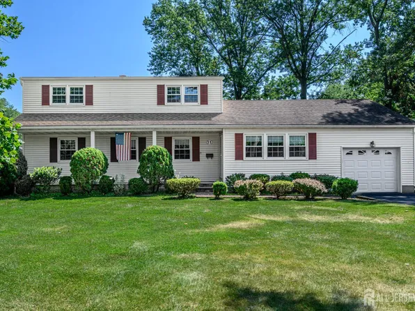 11 Glenn Ave, Green Brook, NJ 08812