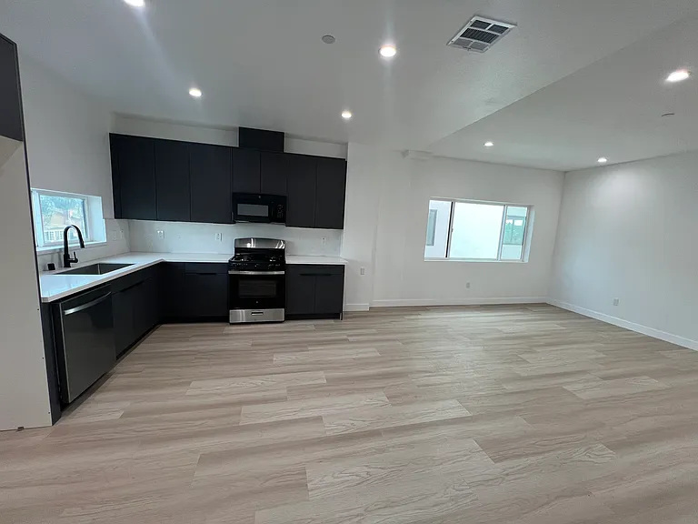 4900 Lennox Blvd #1 — Photo 3