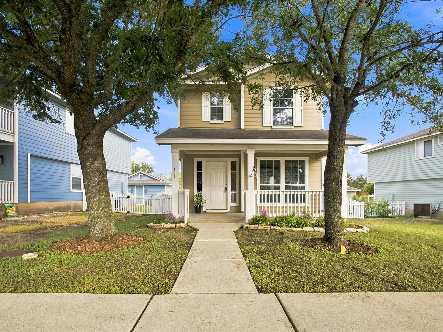 3 bed, 2.5 bath, 1384 sqft, $2,100 — Photo 1