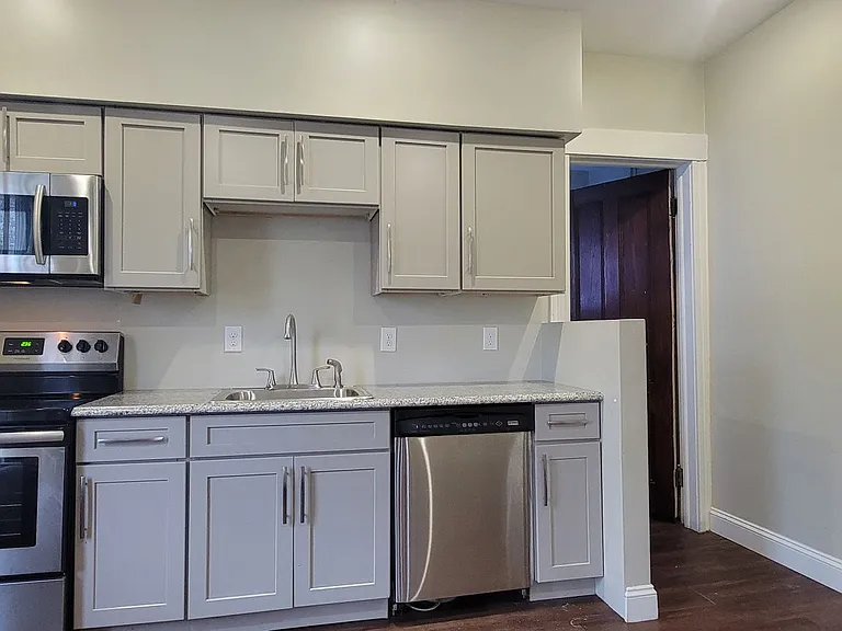155 Oakwood Ave — Photo 5