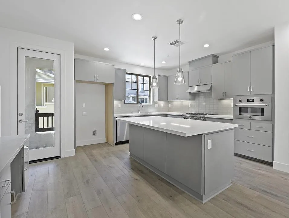 4 bed, 3.5 bath, 1734 sqft, $6,400 — Photo 3