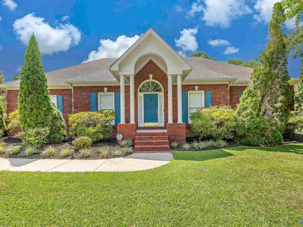 2011 Shady Grove Ln SW, Decatur, AL 35603