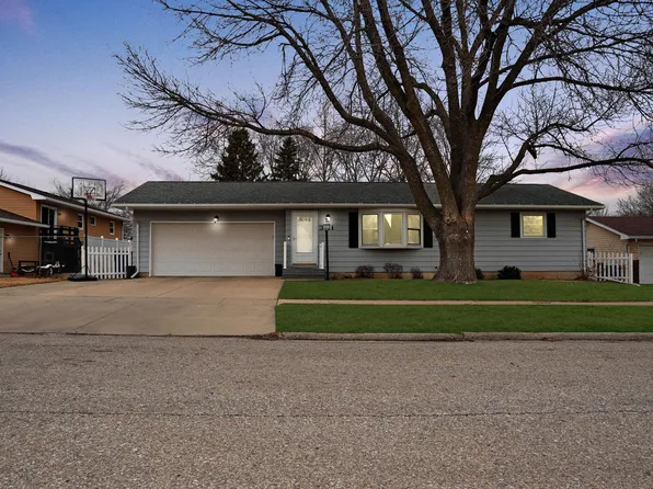 3111 Violet Dr, Waterloo, IA 50701