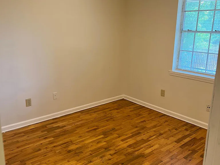 261 Keel Ave — Photo 5