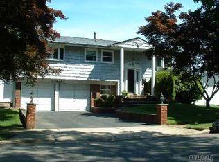 251 Erlanger Blvd, North Babylon, NY 11703