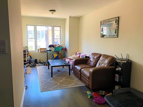 4th image of 2039 W Superior St